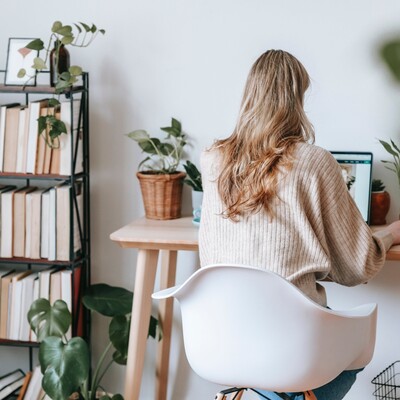 Virtual therapy session with an Ontario psychotherapist offering online counselling